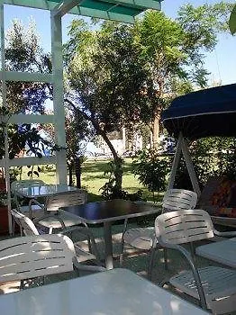 شاكا Jacaranda B&B فندق